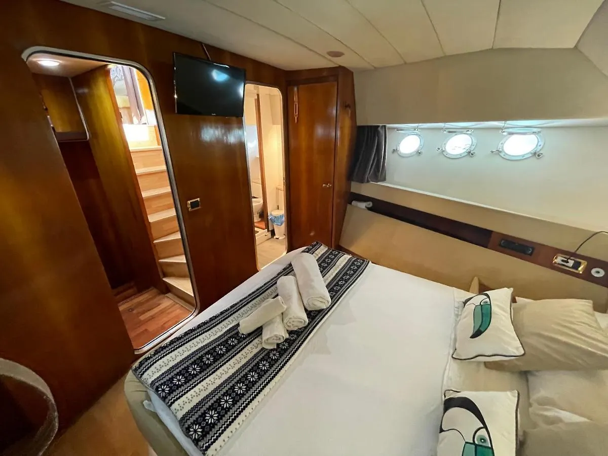 Bateau-hôtel Hôtel Wonderful Yatch To Rent At Tenerif South à Las Galletas Espagne